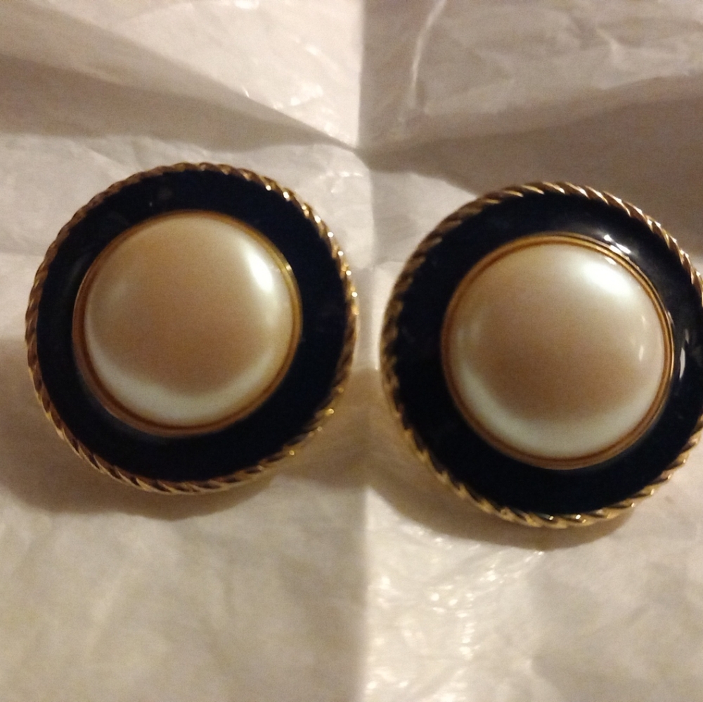 Vintage signed RICHELIEU Faux Pearl Pierced Earrings Gold tone Black Enamel